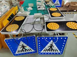 שלט פניה סינכרוני מהבהב חדש ואיכותי לבקרת תנועה, עשוי אלומיניום, עם חיישן אינפרא אדום להגנה על הולכי רגל. - Product Image 4