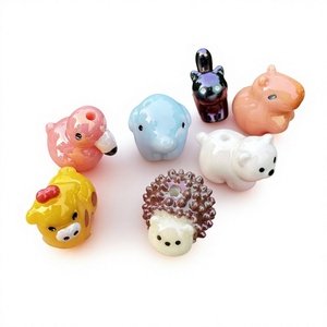 Perles focales en résine à grand trou, motif animaux 3D Kawaii (Capybara, Hérisson, Éléphant, Flamant rose, Ours polaire) pour la fabrication de stylos perlés et de décorations de pointe. Vente en gros. - Product Image 1