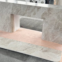 Meuble TV bas étroit avec design en marbre cannelé, console de luxe moderne beige Taj Mahal