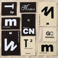 Étiquettes tissées personnalisées OEM en gros, en tissu damassé haute densité et satin, avec logo de marque, pour vêtements et chapeaux