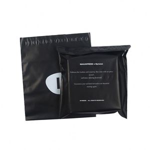 Fabricant chinois, sac d'expédition noir personnalisé avec impression, adhésif puissant, sac d'expédition mat noir avec logo blanc pour l'expédition express - Product Image 3