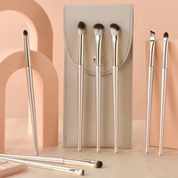 Ensemble de 8 pinceaux de maquillage pour fards à paupières ultra-minces avec sac en PU Eyeliner à tête oblique et pinceau de contour des sourcils pour ombre à paupières