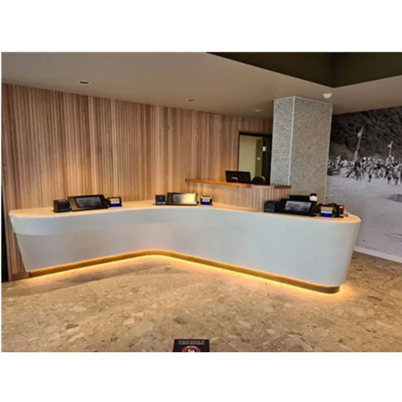 Modern tasarım beyaz benzersiz ön sayaç akrilik katı yüzey otel LED ışık resepsiyon masaları