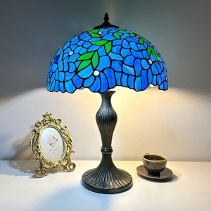 Lámpara de Mesa LED Flexible LongHuiJing de 16 Pulgadas con Pantalla de Vidrio Tintado Azul Púrpura Wisteria, E26, Estilo Rústico Retro - Product Image 3