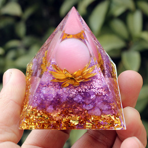 คริสตัลอีพ็อกซี่พีระมิด QK สีชมพู ตาแมว อเมทิสต์ กลิตเตอร์ ของตกแต่งแขวน ของขวัญคริสต์มาส ของตกแต่งตั้งโต๊ะ - Product Image 1