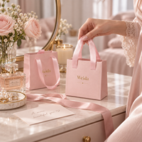 Sac en papier cadeau personnalisé avec logo en feuille d'or, ruban rose multi-tailles, poignée, emballage de marque, vente au détail