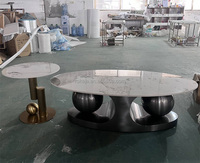 Ensemble de tables basses ovales en dalle de roche haut de gamme italiennes, style moderne minimaliste, avec structure en acier inoxydable doré, table à thé et table d'appoint combinées