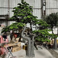Bonsaïs artificiels en fibre de verre sur mesure, type Podocarpus, écologiques et durables, pour l'aménagement intérieur et extérieur des halls d'hôtel