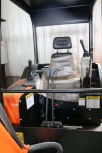 Nouvelle pelle sur chenilles avec application de fertilisant intégrée pour le remplissage des fosses de base en <span class=keywords><strong>engrais</strong></span> - Product Image 5