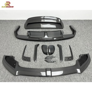 ชุดแต่งคาร์บอนไฟเบอร์แบบเปียกสไตล์ W12 สำหรับ Bentley Bentayga ปี 2016-2018 ประกอบด้วยลิ้นกันชนหน้าคาร์บอน ปีกสปอยเลอร์หลัง และชิ้นส่วนรถยนต์อื่นๆ - Product Image 1