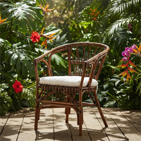 Fauteuil Merly capitonné en rotin, mobilier moderne pour salon et salle à manger, chaise élégante et confortable offrant un soutien inégalé