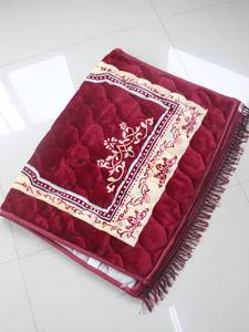 Alfombra floral de franela musulmana de alta calidad, lavable, con diseño de arco, ideal para interiores de automóviles, oración en el hogar, picnics y camping. - Product Image 1