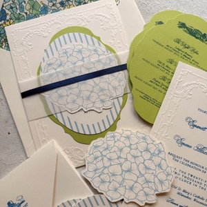 Elegante Tarjeta de Invitación de Boda Personalizada con Impresión de Vainilla, Diseño Floral de Pez, Impresión Offset en Papel de Algodón, Estampado en Caliente y Troquelado - Product Image 3