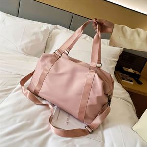 Bolsa Deportiva de Nailon para Mujer con Logotipo Personalizado en Diferentes Colores a Elegir - Product Image 6