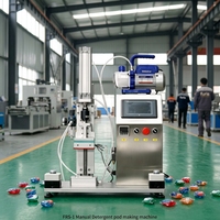Machine manuelle pour l'emballage de capsules de gel liquide, de perles et de dosettes en film PVA hydrosoluble pour détergent liquide et en poudre