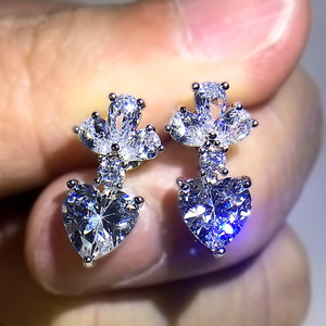 Orecchini Pendenti a Cuore con Zirconia Cubica, Eleganti e Raffinati Ornamenti per le Orecchie da Donna - Product Image 2
