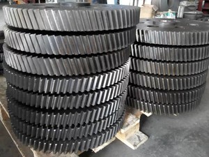 Pièces d'entraînement d'usinage CNC en acier au carbone forgé personnalisé engrenage hélicoïdal de taille différente - Product Image 6