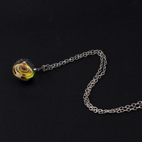 Collier avec pendentif en forme de boule de résine, bijoux fait à la main, ornement créatif, planètes de la lune, accessoire lumineux, galaxie
