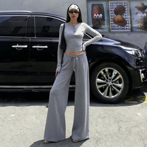 Ensemble 2 pièces gris pour femme : haut court à manches longues boutonné et pantalon large taille haute, coupe décontractée, couleur unie, toutes saisons - Product Image 2