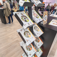 Présentoir de revues multi-niveaux sur pied en métal, personnalisé par l'usine OEM, pour brochures et expositions