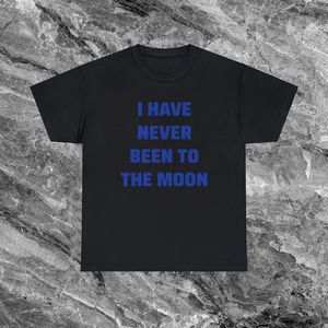 Maglietta “Non ho mai visto la Luna” – Regalo Spaziale, Maglietta Ironicamente Sarcatica con Meme, Divertente Design Astronauta Alieno - Product Image 1