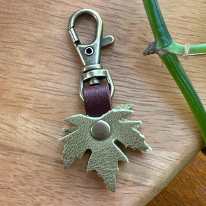 Simulated leather leaf keychain pendant, vintage <b>bag</b> <b>charm</b>, keychain chain, maple leaf ornament. - Product Image 2