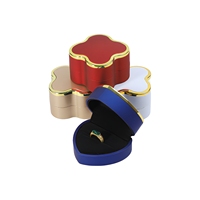 Boîtes à bagues de fiançailles et de mariage en laque de luxe en forme de cœur avec lumière LED, emballage de bijoux personnalisé avec logo pour la vente en gros