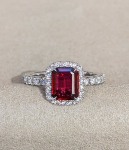 Anillo de Diamante Cultivado en Laboratorio con Corte Brillante Esmeralda de 1.0 a 2.0 CTW, Oro Sólido, para Boda, Compromiso o Aniversario - Product Image 6