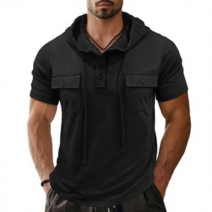 T-shirt à capuche pour homme, noir, manches courtes, décontracté, avec double poche poitrine, capuche à cordon de serrage, coupe classique - Product Image 2