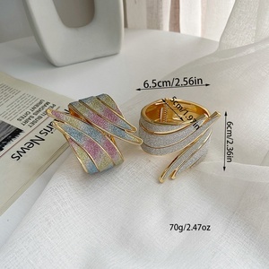 Pulsera Electrochapada con Incrustaciones de Diamantes, Estilo Punk Metálico, con Alas de Ángel Exageradas, Diseño Europeo Americano, Acabado Mate y Brillante - Product Image 3