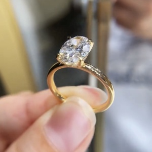 <span class=keywords><strong>Anello</strong></span> <span class=keywords><strong>Solitario</strong></span> in Oro Giallo 14K con <span class=keywords><strong>Diamante</strong></span> Ovale Certificato IGI, <span class=keywords><strong>Diamante</strong></span> CVD per Donna 1CT - Product Image 5