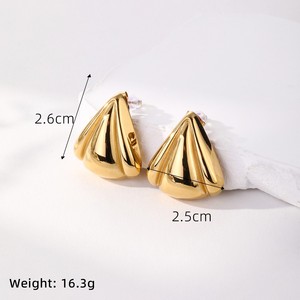 Pendiente triangular de textura gruesa grande de acero inoxidable chapado en oro de 18K Pendientes de estilo coreano inspirados en tejanos femeninos lindos - Product Image 2