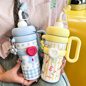 แก้วน้ำสแตนเลสเก็บความเย็น ขนาด 930 มล. พร้อมหลอดดูด ดีไซน์น่ารัก เหมาะสำหรับกาแฟเย็น มีหูจับ ขายส่ง - Product Image 4