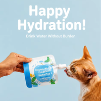 Thé hydratant aux herbes de pissenlit et de catnip avec poulet frais pour chats et chiens