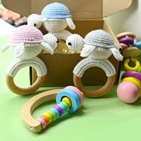 Ensemble cadeau pleine lune de vente chaude bébé Crochet hochet en bois animal sucette chaîne cadeau de naissance dans une boîte poupée de dessin animé