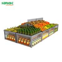 Specialistische displaytafel met schuine productenpresentatie, rustieke houten afwerking, seizoensgebonden lay-outplan, op maat gemaakte kleurcombinatie, groentenrek