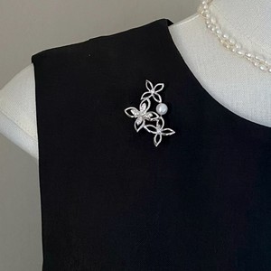 Broche de bijouterie d'eau douce de style japonais, série Or et Argent, motif Trèfle à quatre feuilles et Trois Fleurs, badge de manchette très tendance - Product Image 4