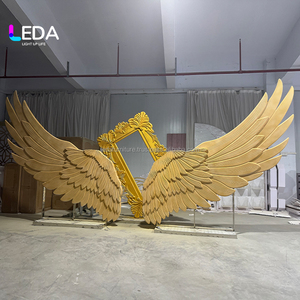Arco de Fotos LEDA Acrílico Moderno Desmontable con Alas de Ángel Doradas, Soporte para Fondo de Fotografía para Eventos Profesionales de Boda - Product Image 2