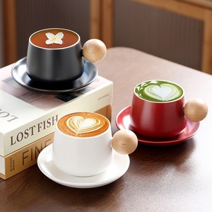 Tasses à café en céramique avec poignée en bois de luxe, personnalisables OEM/ODM, style nordique, en porcelaine, pour lait et thé, avec soucoupes - Product Image 1