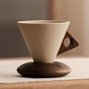 Tasse à café <span class=keywords><strong>Latte</strong></span> <span class=keywords><strong>en</strong></span> céramique triangulaire rétro de style Ins décoration de la maison tasses à café expresso avec base <span class=keywords><strong>en</strong></span> <span class=keywords><strong>bois</strong></span> - Product Image 2
