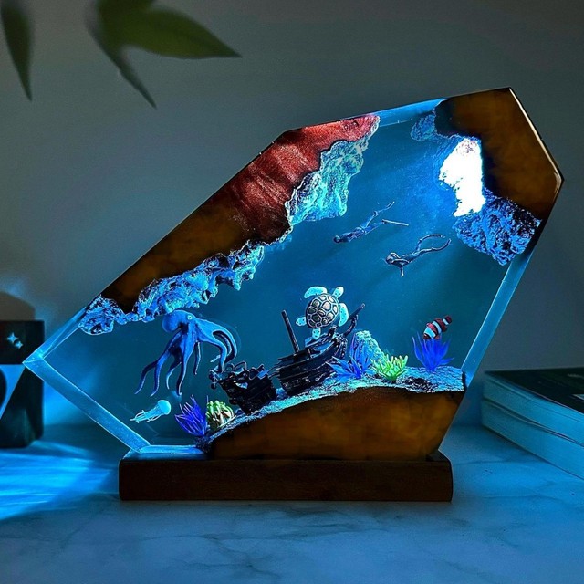 Handmade Dioroma Epoxy Resin Night Light Giant Octopus Turtle Diver Ocean Lamp Diving Unique Summer Gift Resin Wood Lamp