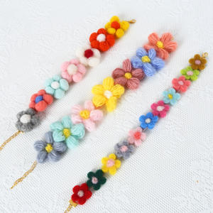 Adorno para Collar de Perro o Gato, Hecho a Mano, Elegante, Clásico, de Terciopelo, con Diseño Floral de Girasol - Product Image 1