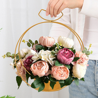 Pas cher Durable Or Coeur En Métal Décoration De Mariage Table Centres De Table De Mariage Fleur Stand Avec Poignée
