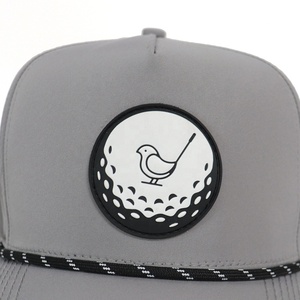 Venta Directa al por Mayor de Gorras Deportivas Transpirables de Secado Rápido de 5 Paneles, Gorra de Golf Personalizada con Logotipo de Goma de Lujo y Orificios Cortados con Láser para Hombre - Product Image 6