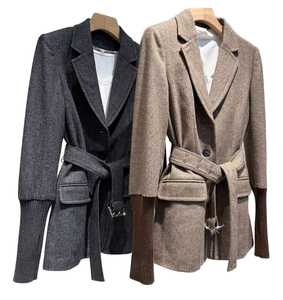 2025 nueva chaqueta de alta calidad para mujer Otoño Invierno prendas de vestir exteriores cuello con muescas de punto de retazos de manga larga de lana gris - Product Image 1