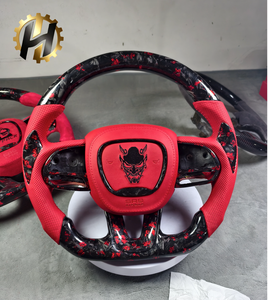Volante Sportivo in Fibra di Carbonio Forgiata Rossa con Pelle Traforata e LED, Leve del Cambio per Dodge Charger Challenger Hellcat - Product Image 6