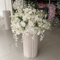 QSLH Ti481 el yapımı yapay beyaz gül çiçekler top Centerpieces düğün Centerpieces çiçek topu örümcek Ivy orkide ile