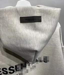 Hoodie Oversize Stretch Bahan Flocking Warna Oatmeal Terang dan Gelap, Desain 3D Silikon, Koleksi Esensial Mewah Musim Semi/Panas 2022 - Product Image 4