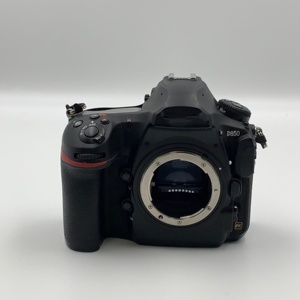 Cámara DSLR N Ikon <span class=keywords><strong>D850</strong></span> Usada con Batería y Cargador, Estado A+ con Batería y Cargador, Preferida por los Revendedores - Product Image 1