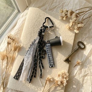 Breloque de sac Y2K Balletcore Cœur Noir et Blanc, Porte-clés Mignon et Tendance avec Note de Musique, Ruban et Pompon, Accessoire Coquette en Dentelle et Nœud Imprimé PLA 3D - Product Image 4